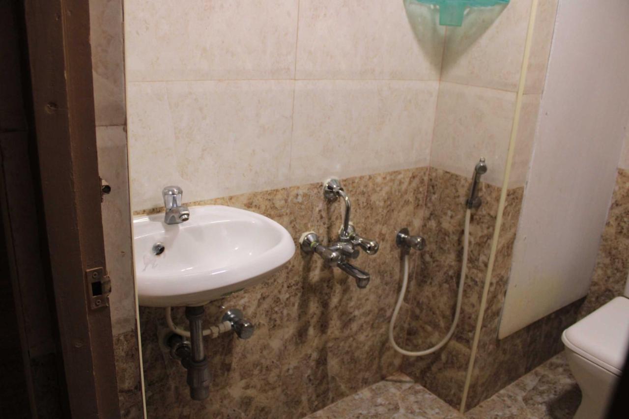 Hotel Adhi Residency - Cleanliness & Friendliness Room Vl Vardharaja Temple Kanchipuram Luaran gambar